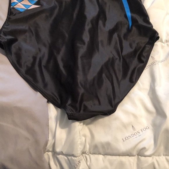 One piece bathing suit size medium - Picture 5 of 8